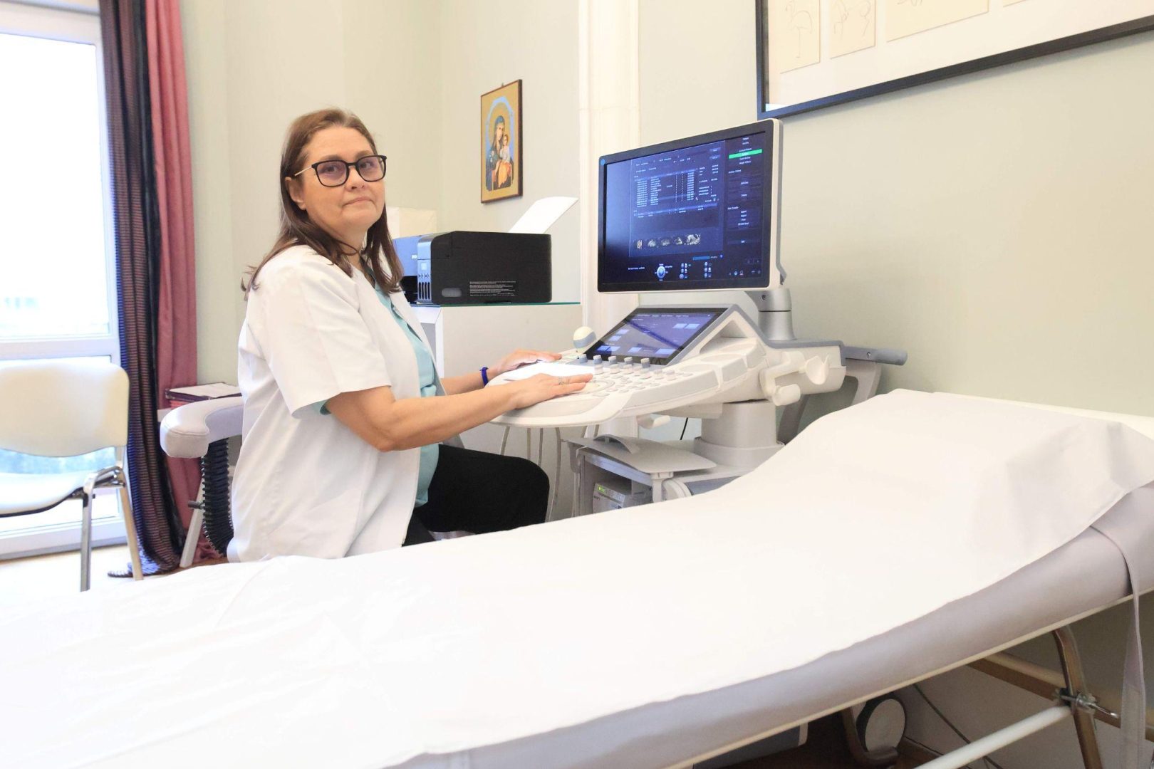 Ce trebuie să știi despre colposcopie și biopsie? Dr. Lorena Turculeț face lumină în procesul de diagnostic